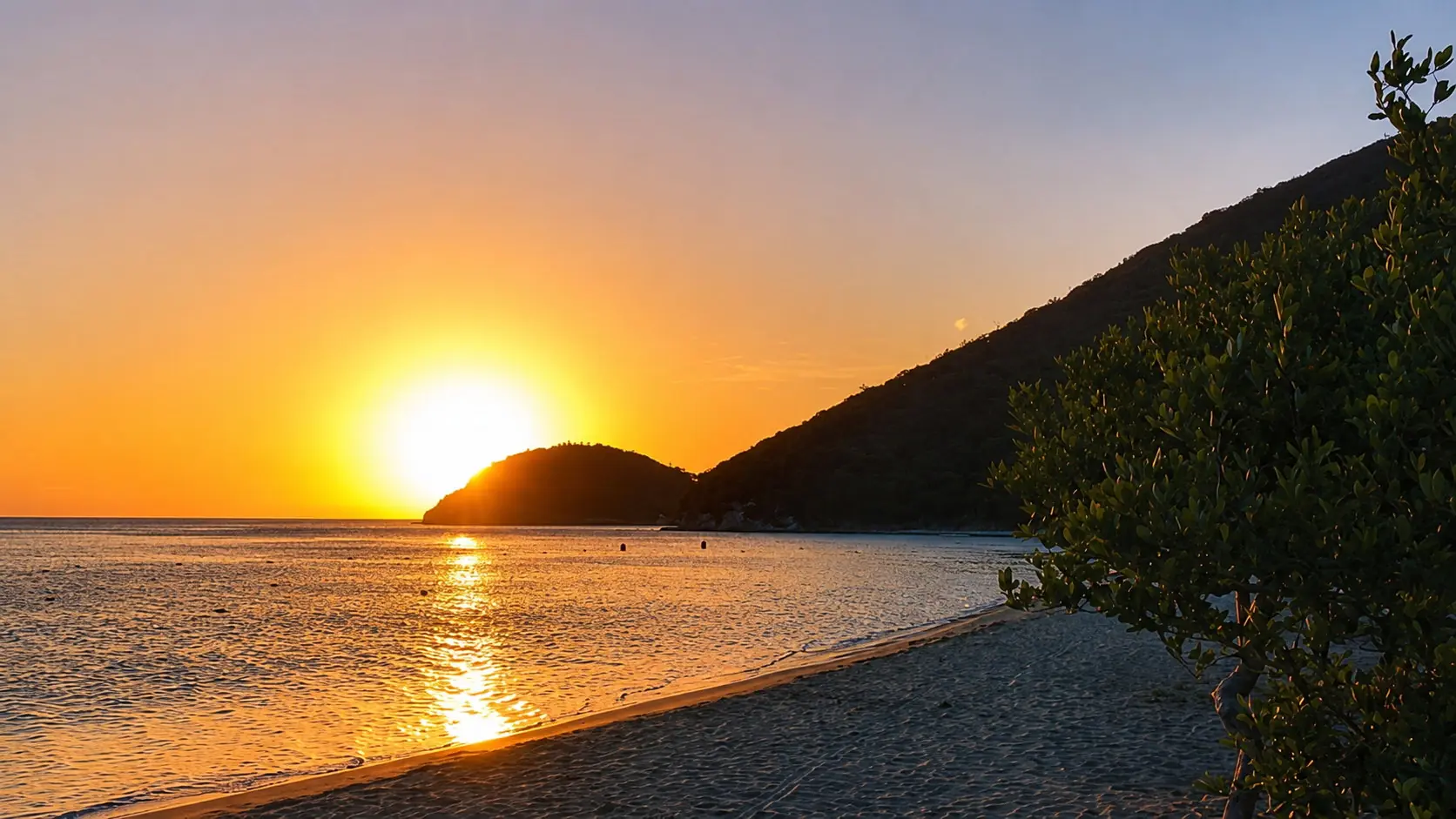 Atardecer frente al mar en Playa Cabo Tortuga Santa Marta
